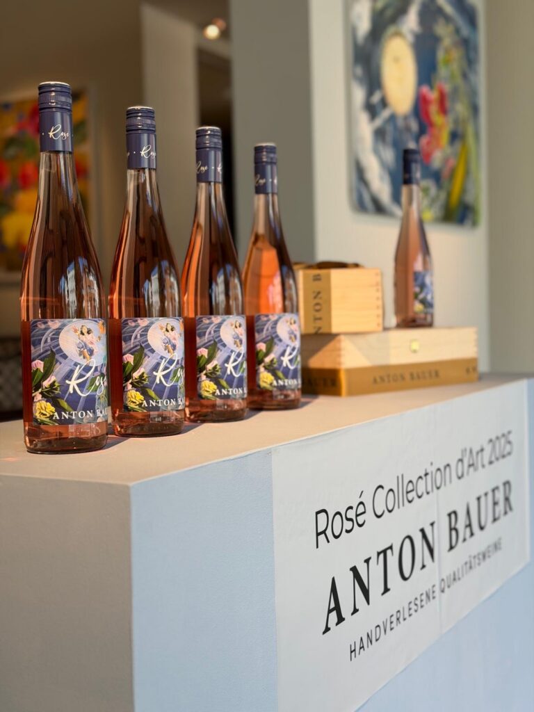 Rosé Collection d'Art 2025 – Flaschenausstellung Weingut Anton Bauer